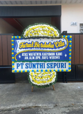 Papan Bunga Duka di Penengahan