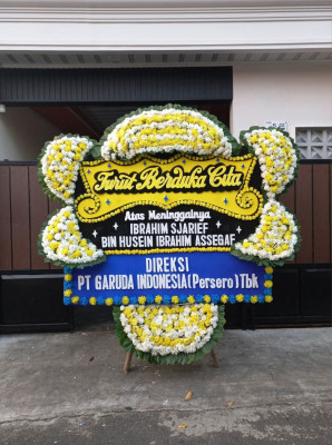 Papan Bunga Duka di Penengahan