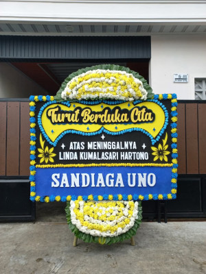 Papan Bunga Duka di Penengahan