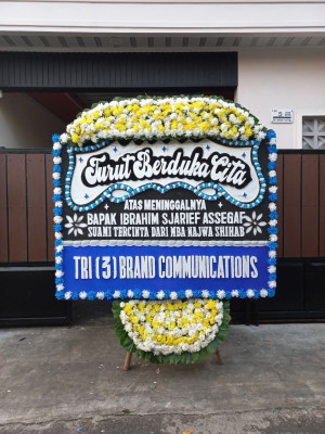 Papan Bunga Duka di Penengahan